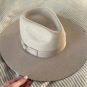 Urban outfitters cream color adjustable hat size OS